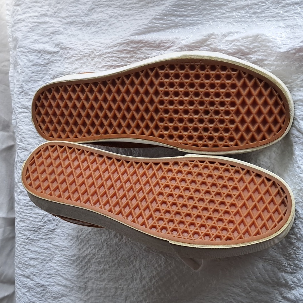 Vans Men's Tan Suede Sneakers - Picture 6 of 7